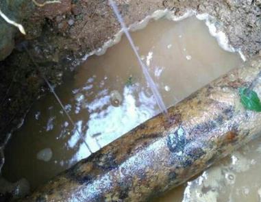 福清楼顶渗水维修公司分享下地暖漏水的原因及检测方法。